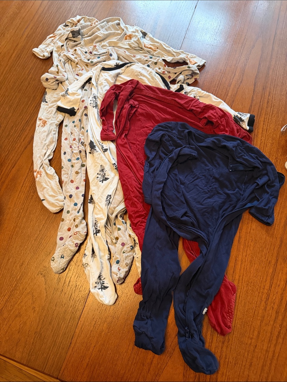 5x 12-18m Kyte Baby Footed Pajama Bundle - Navy, Red, Dots, Puppies, Forest